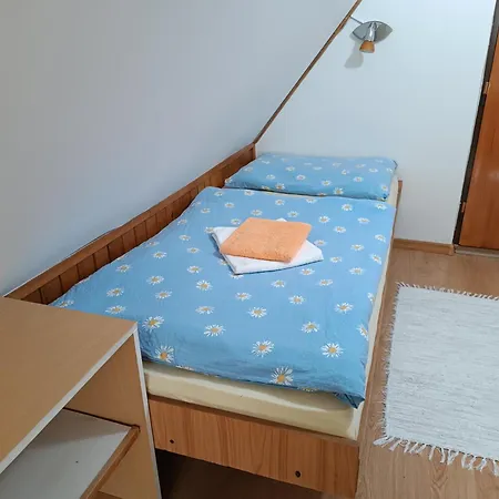 Domcek Pri Vodopade * Lúčky